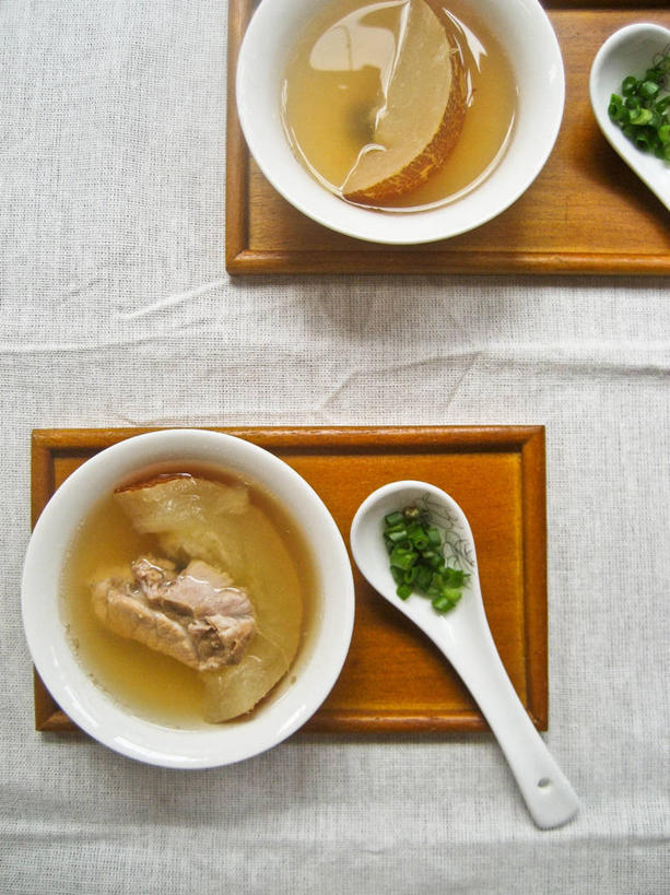 无人,竖图,俯视,室内,白天,桌子,马来西亚,汤,餐盘,饮食,汤匙,碗,摄影,清新,中国文化,健康食物,彩图,高角度拍摄,黄瓜汤