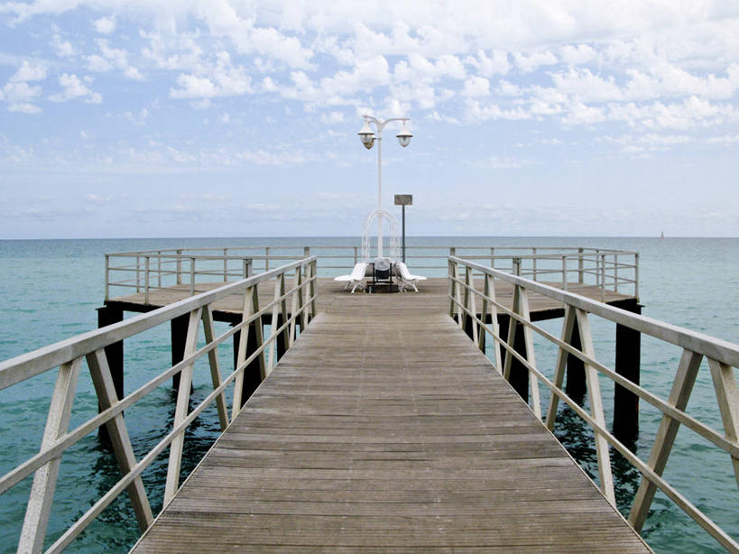 无人,栏杆,横图,室外,白天,海洋,路灯,西班牙,长椅,水平线,云,天空,自然,摄影,宁静,卡斯特利翁省,彩图