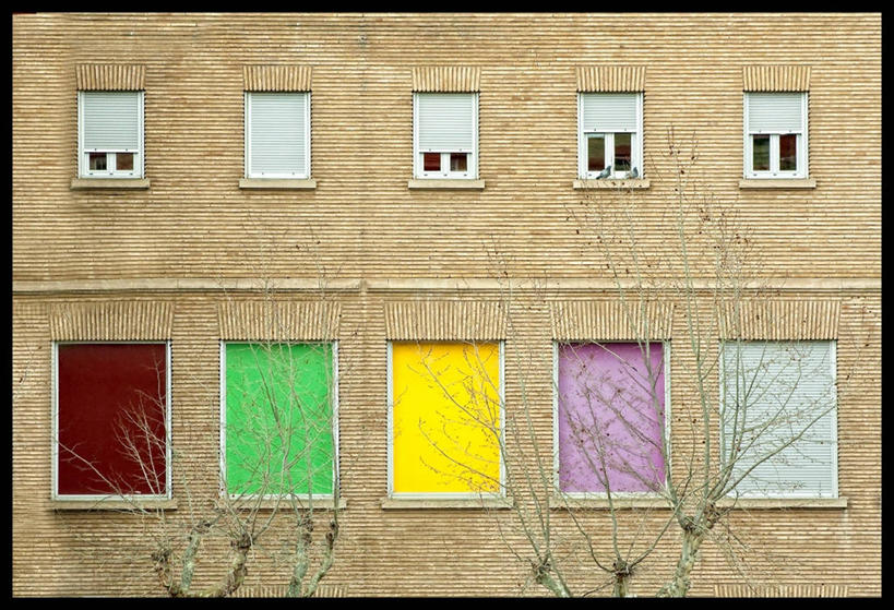 无人,横图,室外,白天,窗户,建筑,西班牙,欧洲,墙,褐色,黄色,绿色,紫色,灰色,摄影,多样,南欧,西班牙王国,阿拉贡,阿拉贡自治区,萨拉戈萨,萨拉戈萨省,彩图