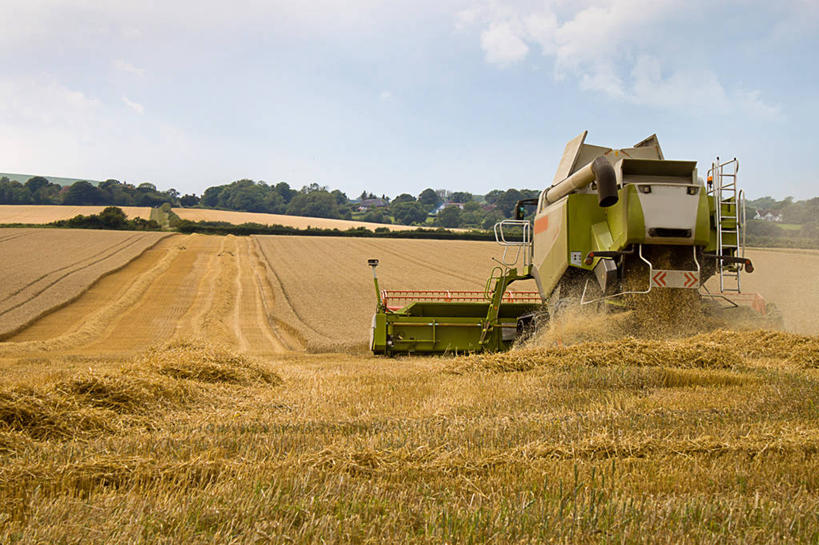 无人,农场,横图,室外,白天,农业,技术,英国,田地,云,树,天空,自然,摄影,收获,农具,发展,耕具,彩图