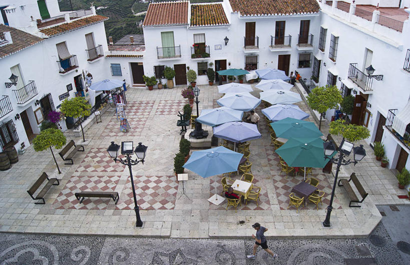 成年人,一个人,跑,横图,俯视,室外,商务,地板,阳台,建筑,路,路灯,椅子,西班牙,仅一个男性,遮阳伞,长椅,树,零售,摄影,安达路西亚,马拉加省,式样,露天咖啡馆,彩图,高角度拍摄