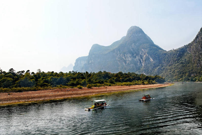 横图,室外,白天,河流,山,山脉,船,桂林,树,天空,自然,运输,摄影,广西,宁静,漓江,阳朔,万里无云,彩图,旅行