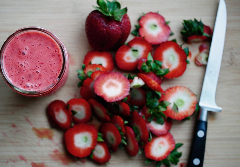 点心,面包,牛奶,无人,横图,俯视,室内,特写,白天,草莓,美国,切开,食品,面点,吐司,饮食,食物,糕点,饮料,切,摄影,法式面包,清新,餐刀,奶昔,横截面,剖面,吐司面包,切面,华盛顿州,果露,彩图,高角度拍摄,多士,听型面包