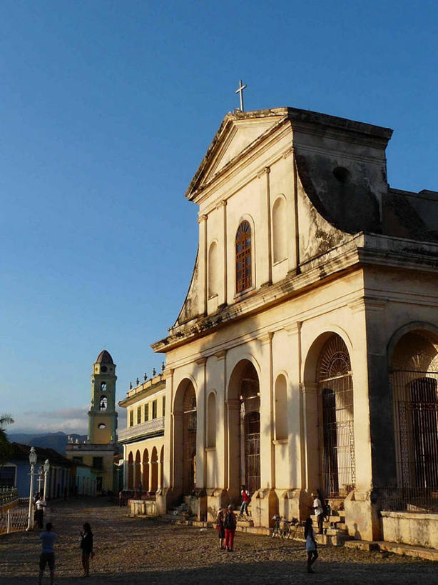 教堂,竖图,室外,白天,建筑,古巴,拱门,天空,摄影,宗教,基督教,拉丁美洲,彩图,传统文化