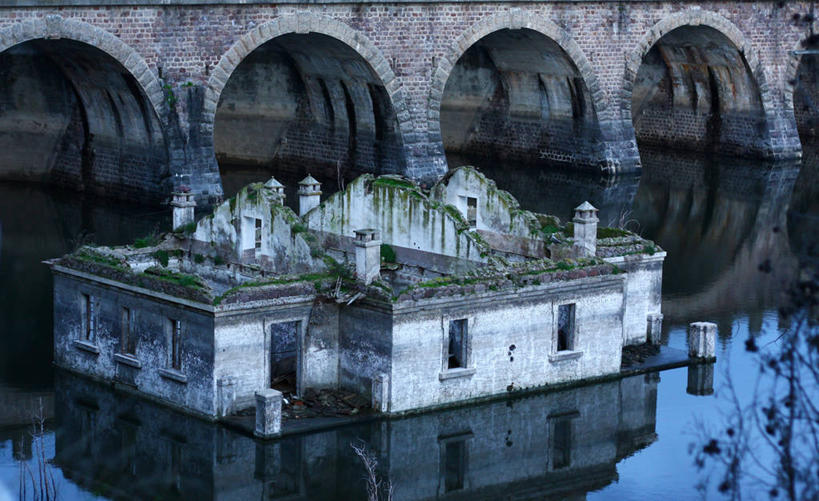 无人,横图,室外,白天,湖,建筑,意大利,波纹,反射,房屋,联系,历史,拱桥,自然,摄影,灌木,意大利文化,撒丁岛,彩图