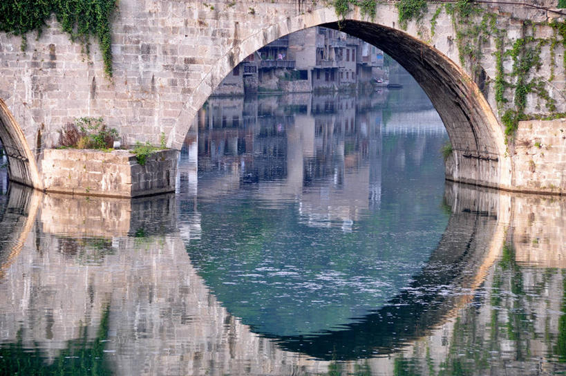 无人,横图,室外,白天,河流,建筑,对称,反射,圆形,拱门,桥,苔藓,联系,拱桥,摄影,宁静,彩图