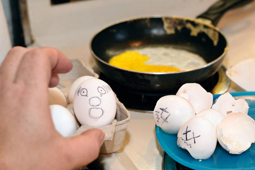 手,一个人,横图,室内,特写,厨房,加拿大,准备,纸盒,鸡蛋,首都,饮食,盘子,摄影,煎锅,部分,创造力,脆弱,清新,渥太华,想法,彩图