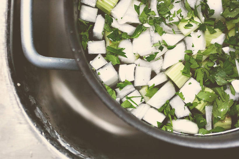 无人,横图,俯视,室内,白天,烹饪,蔬菜,厨具,金属制品,美国,准备,金属,炒锅,锅子,汤,锅,饮食,摄影,锅具,清新,烹饪用具,烹调用具,烹调,彩图,高角度拍摄