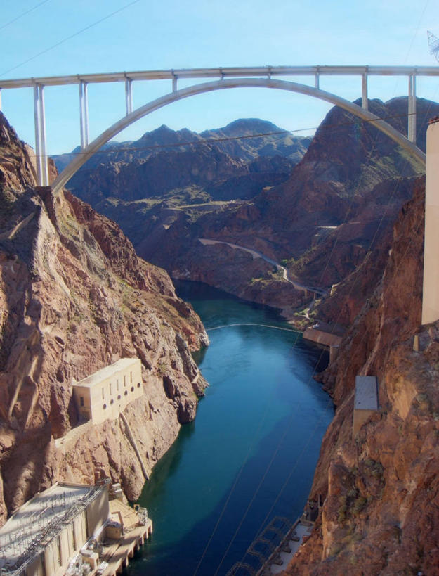 无人,竖图,室外,白天,河流,美景,山,建筑,美国,景观,桥,联系,天空,自然,地标建筑,景色,摄影,能源,宁静,北美,自然风光,胡佛大坝,水力发电,科罗拉多河,彩图