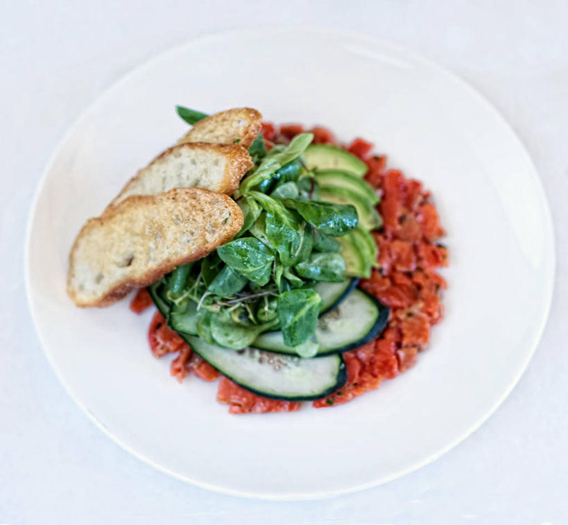 点心,面包,无人,横图,俯视,白色背景,菠菜,黄瓜,美国,切开,沙拉,食品,面点,吐司,饮食,食物,糕点,盘子,切,摄影,法式面包,清新,剖面,吐司面包,切面,健康食物,新墨西哥,阿尔伯克基,海产,彩图,高角度拍摄,影棚拍摄,多士,听型面包