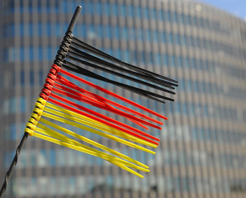 无人,横图,室外,白天,城市,摩天大楼,德国,条纹,首都,柏林,黄色,红色,黑色,夏天,摄影,德国文化,爱国主义,德国国旗,想法,彩图