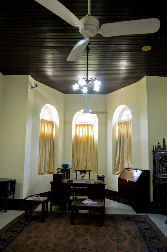 无人,竖图,室内,白天,窗帘,地毯,天花板,桌子,日光,巴基斯坦,拱门,书桌,摄影,电扇,宁静,照亮,起居室,水晶吊灯,卡拉奇,彩图,传统文化