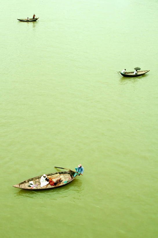 划船,竖图,俯视,室外,白天,河流,船,孟加拉国,亚洲,首都,绿色,运输,摄影,桨,南亚,孟加拉人民共和国,达卡,彩图,高角度拍摄,旅行