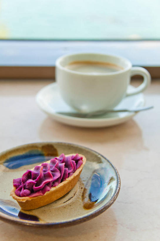 无人,竖图,室内,特写,日本,咖啡杯,饮食,紫色,盘子,茶碟,汤匙,甜食,摄影,冲绳县,蛋塔,甘薯,彩图