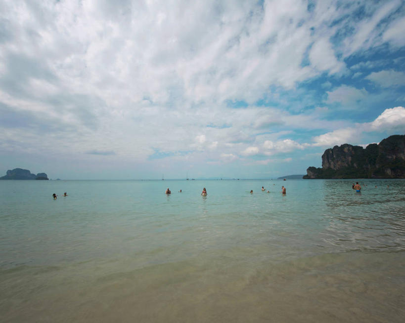 游泳,横图,室外,白天,度假,海洋,泰国,水平线,云,天空,自然,摄影,享乐,莱雷海滩,甲米,海滩,岩石,彩图