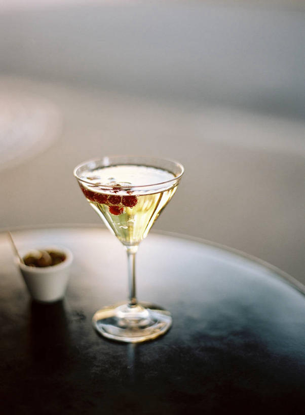 无人,竖图,室内,特写,白天,桌子,橄榄,法国,巴黎,透明,酒类,首都,饮食,酒,饮料,摄影,香槟杯,彩图