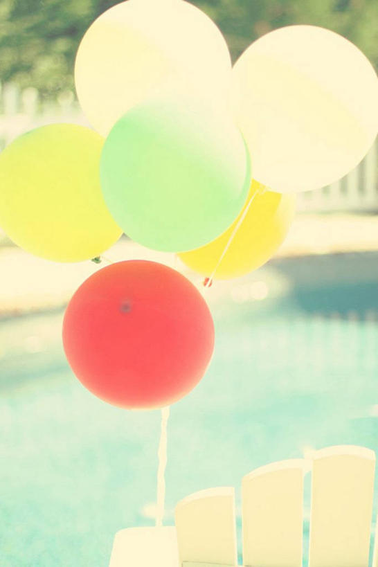 无人,游泳池,竖图,室外,白天,自由,椅子,日光,美国,木椅,躺椅,气球,夏天,摄影,多样,脆弱,加利福尼亚,彩图