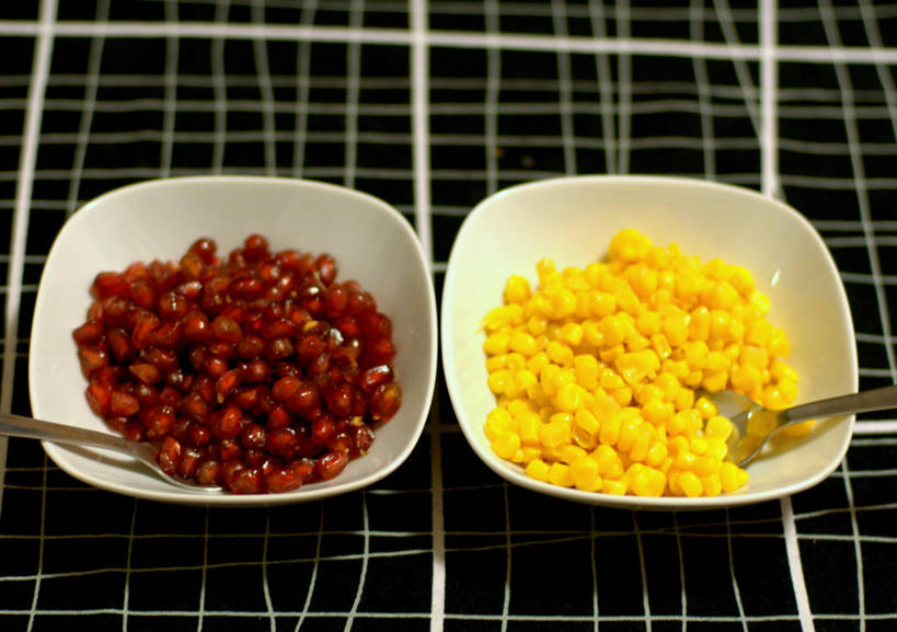 无人,横图,室内,特写,玉米,西班牙,棒子,玉蜀黍,种子,饮食,黄色,红色,汤匙,碗,摄影,多样,砖地,苞米,清新,苞芦,健康食物,石榴籽,苞谷,包谷,大蜀黍,番麦,薏米包,玉高粱,玉麦,珍珠米,巴伦西亚省,彩图