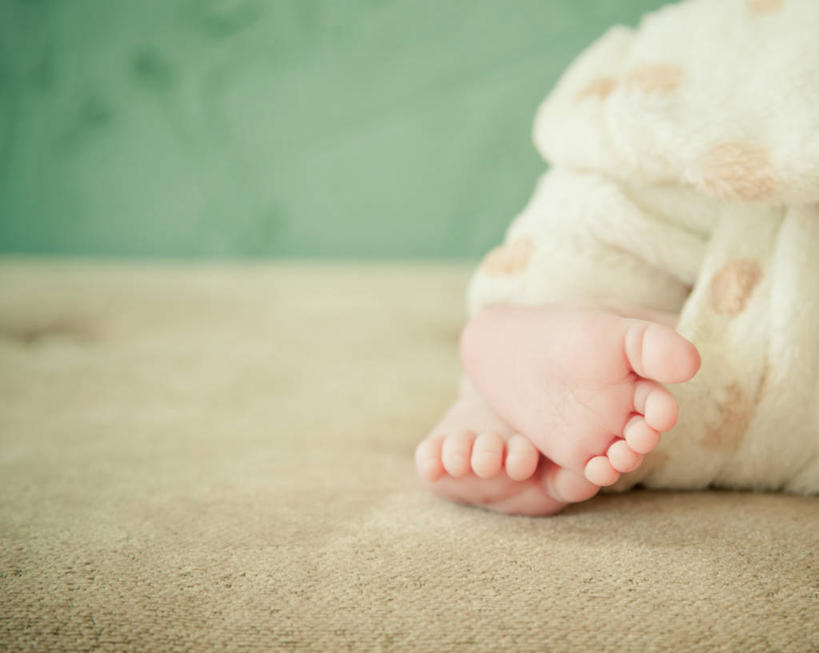 婴儿,腿,一个人,躺,横图,室内,特写,白天,婴儿服装,美国,包裹,纺织物,毛巾,清洁,放松,摄影,保暖,部分,透气,德克萨斯,防水,四肢,储水,耐磨,吸水,彩图