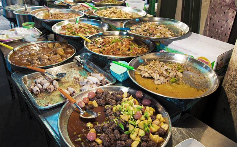 无人,横图,室外,曼谷,泰国,一排,整齐,食品,首都,餐盘,货摊,饮食,排列,汤匙,零售,摄影,多样,队列,选择,泰国食品,泰国文化,快餐车,彩图