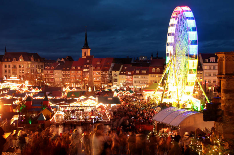 横图,室外,夜晚,运动模糊,天际线,城市,建筑,德国,庆祝,尖顶,市场,许多人,货摊,天空,一群人,零售,摄影,照亮,群众,德国文化,大转轮,爱尔福特,彩图,图林根州