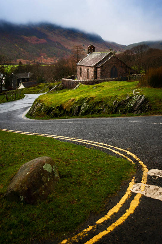 无人,教堂,竖图,室外,白天,山,建筑,路,英国,历史,运输,摄影,宁静,宗教建筑,坎布里亚,彩图