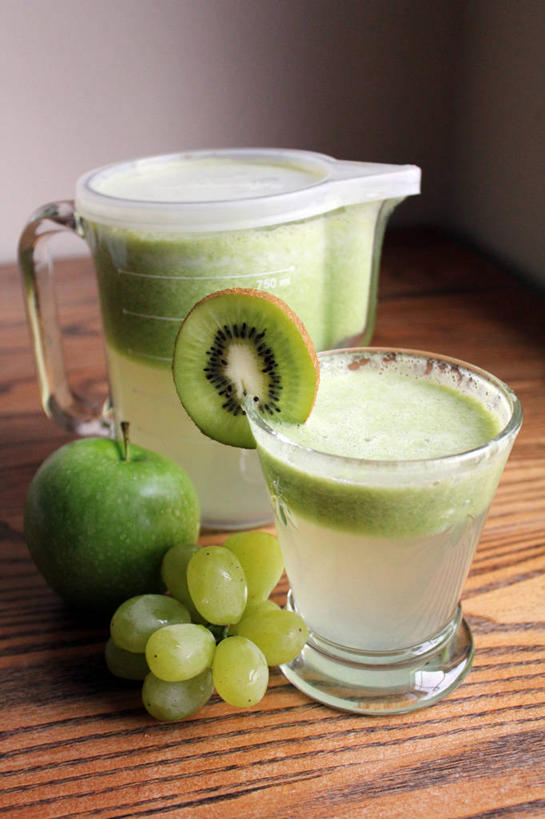 果汁,无人,竖图,室内,特写,白天,桌子,苹果,猕猴桃,葡萄,美国,木制,饮料,绿色,青苹果,摄影,清新,广口瓶,健康食物,新泽西,奇异果,猕猴梨,彩图