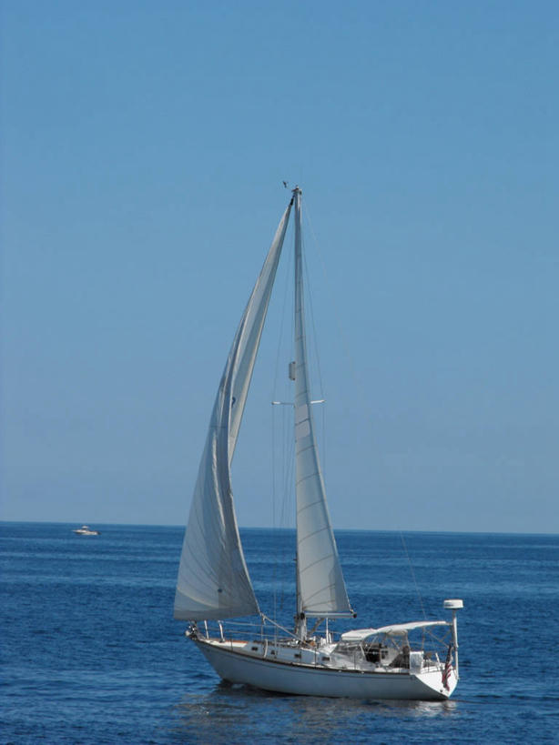 帆船,无人,竖图,室外,白天,海洋,船,美国,反射,水平线,自然,交通工具,运输,摄影,宁静,载具,万里无云,马萨诸塞,格洛斯特,彩图