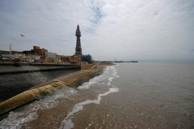 无人,横图,室外,白天,海洋,建筑,海岸线,云,塔,天空,波浪,摄影,宁静,布莱克浦,布莱克浦塔,兰开夏,彩图