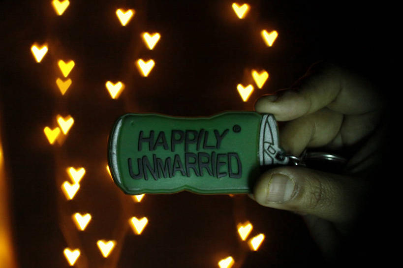 成年人,手,一个人,横图,室内,特写,夜晚,通讯,印度,仅一个男性,文字,钥匙圈,拿着,摄影,英文字母,部分,照亮,出示,想法,海得拉巴,心型,彩图,爱