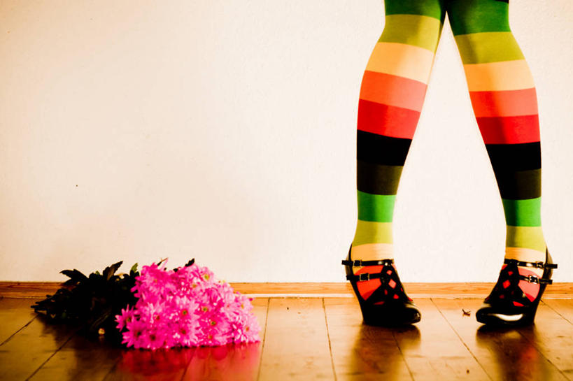 成年人,腿,一个人,站,横图,室内,时尚,建材,地板,建筑,德国,仅一个女性,条纹,材料,木板,木材,墙,地面,木地板,木柴,摄影,建造,木料,部分,裤袜,四肢,硬木,德累斯顿,彩图