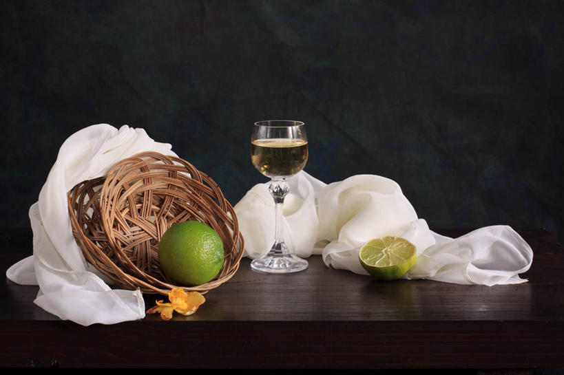 无人,横图,室内,桌子,静物,乌克兰,盛开,木制,篮子,白葡萄酒,花蕾,饮食,花,花瓣,花朵,鲜花,一朵,围巾,花苞,花蕊,摄影,柳条,葡萄酒杯,清新,横截面,酸橙,彩图