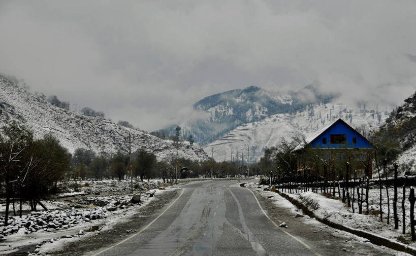 无人,横图,室外,白天,山,山脉,雪,路,印度,房屋,山顶,蓝色,天空,自然,寒冷,运输,摄影,宁静,彩图,挨着