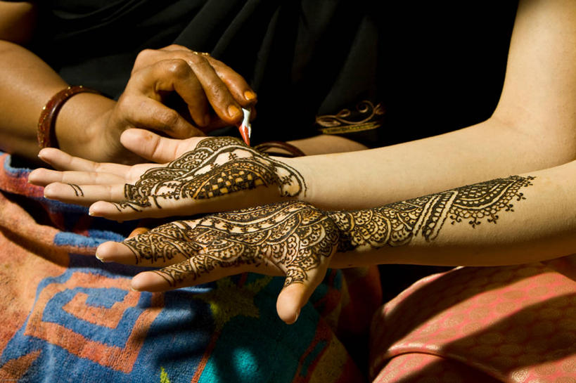 少年,手,手掌,一个人,两个人,横图,室内,特写,印度,仅一个男性,仅一个年轻女性,仅一个女性,仅一个人,阴影,艺术,彩绘,文化,布置,仅一个年轻男性,工艺品,摄影,部分,青春期,人体彩绘,卡纳塔克邦,美观,班加罗尔,纹身彩绘,男人,男性,年轻男性,年轻女性,女人,女性,设计,休闲活动,彩图,传统文化,临时,暂且,暂时