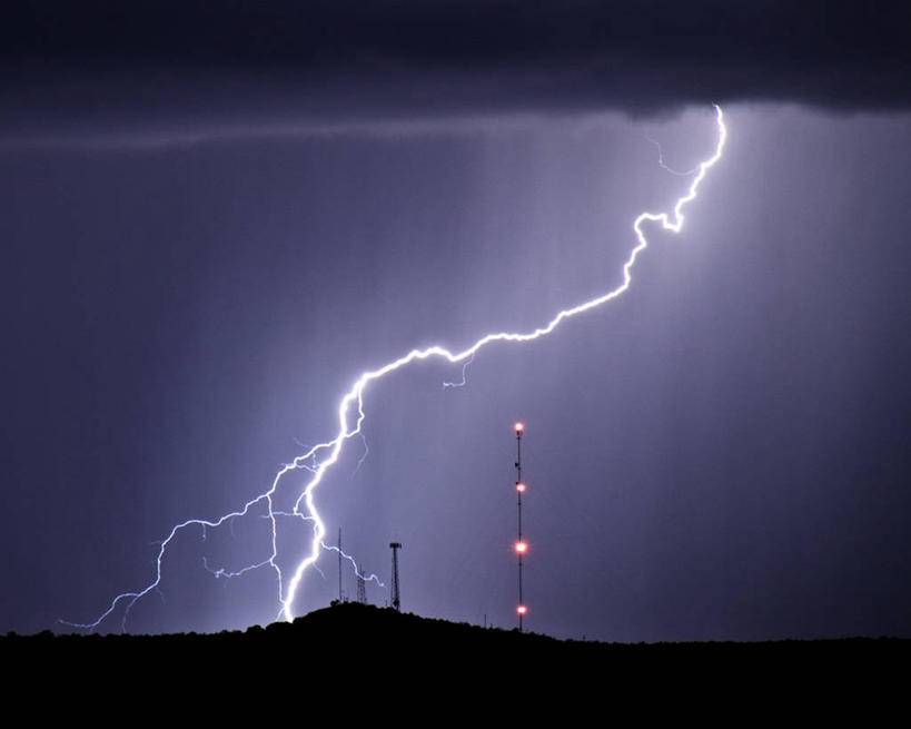 无人,横图,室外,夜晚,山,闪电,美国,云,塔,风景,天空,自然,摄影,宁静,照亮,剪影,新墨西哥,无线电通信塔,危险,彩图