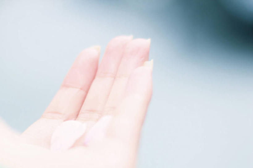 手,手掌,一个人,横图,室外,特写,白天,樱花,东京,日本,日本文化,首都,花瓣,粉色,手指,摄影,部分,脆弱,清新,彩图