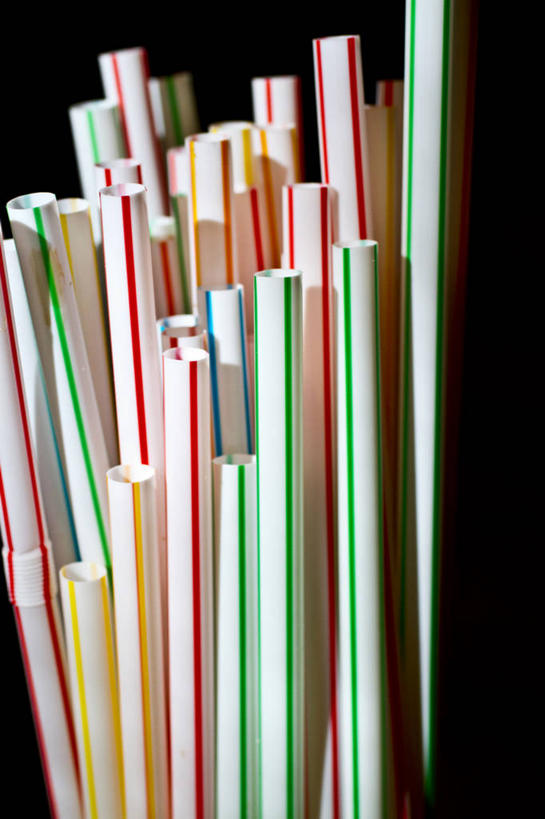 无人,竖图,特写,美国,许多,黑色背景,丰富,塑胶,很多,串,吸管,摄影,多样,简单,康涅狄格州,彩图,影棚拍摄