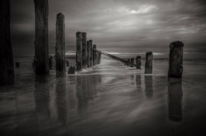 无人,横图,黑白,室外,白天,长时间曝光,海洋,美景,英国,一排,整齐,景观,水平线,云,排列,天空,自然,木桩,景色,摄影,宁静,队列,自然风光,防波堤,海滩,东约克郡