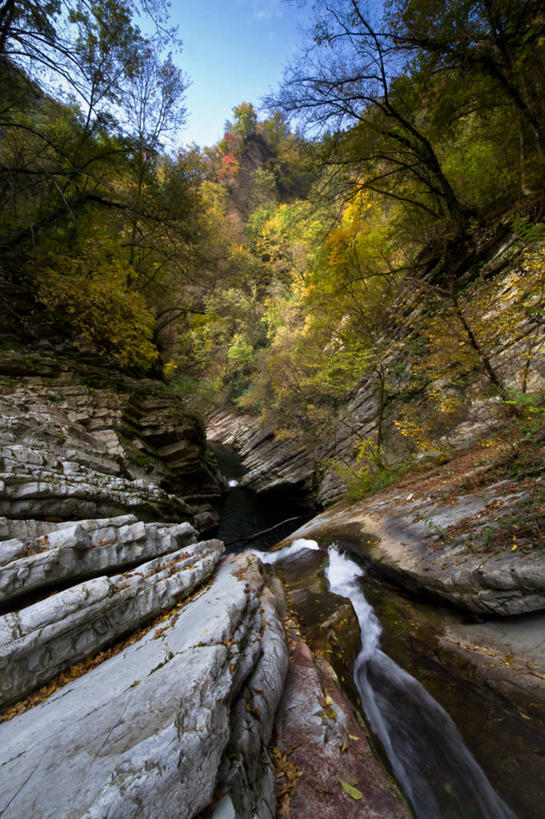 无人,竖图,室外,白天,河流,美景,瑞士,景观,流水,树,风景,天空,自然,景色,摄影,宁静,自然风光,提契诺州,岩石,秋天,彩图
