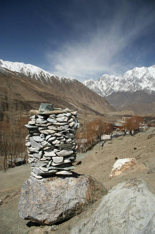 无人,竖图,室外,白天,美景,山,山脉,雪,巴基斯坦,堆叠,景观,云,山谷,草,自然,景色,平衡,摄影,宁静,岩层,自然风光,自然地理,岩石,彩图,喀喇昆仑