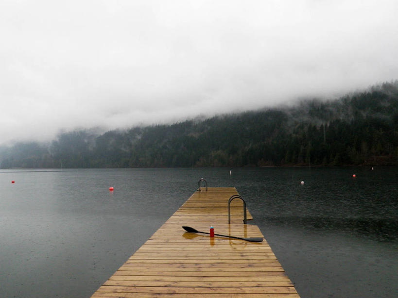 皮划艇,无人,码头,横图,室外,白天,湖,雨,港口,加拿大,木制,云,水瓶,天气,自然,摄影,宁静,桨,彩图,摆渡口,埠头,渡口,渡头,港湾,海港,货运码头,口岸,商港