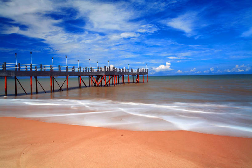 无人,码头,横图,室外,白天,长时间曝光,海浪,海洋,港口,印度尼西亚,沙子,水平线,云,蓝色,风景,天空,自然,摄影,宁静,海滩,彩图,摆渡口,埠头,渡口,渡头,港湾,海港,货运码头,口岸,商港,西加里曼丹省