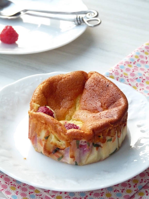 点心,无人,竖图,室内,白天,桌子,法国,食品,面点,馅饼,饮食,桌布,食物,糕点,盘子,汤匙,覆盆子,摄影,清新,山羊乳酪,健康食物,瓦兹河谷省,彩图