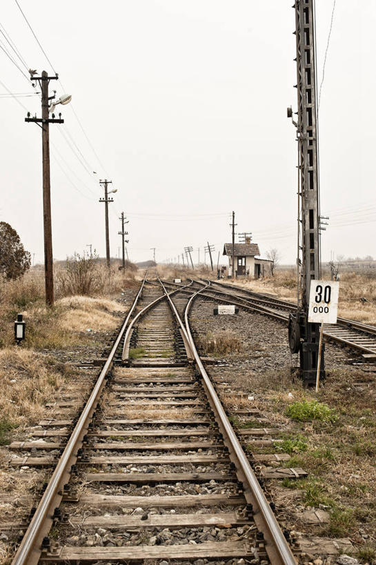 无人,竖图,室外,白天,路,铁路,罗马尼亚,数字,轨道,交通,铁轨,天空,运输,摄影,能源,腐烂,彩图,输电塔,电力线