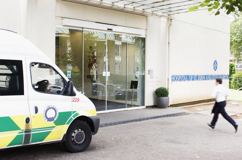 成年人,一个人,医院,跑,横图,室外,白天,救护车,仅一个男性,地形,英格兰,运输,摄影,迅速,伤员,紧迫,彩图