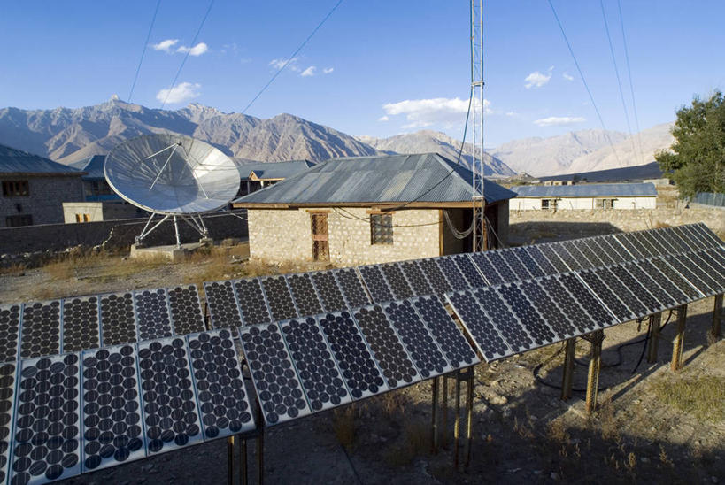 无人,横图,室外,白天,通讯,太阳能,山,山脉,印度,亚洲,地形,高处,摄影,传播,南亚,替代能源,卫星天线,喜马拉雅山脉,印度共和国,克什米尔,查谟.克什米尔,查谟.克什米尔邦,太阳能电池板,彩图,喀什米尔,克什米尔地区