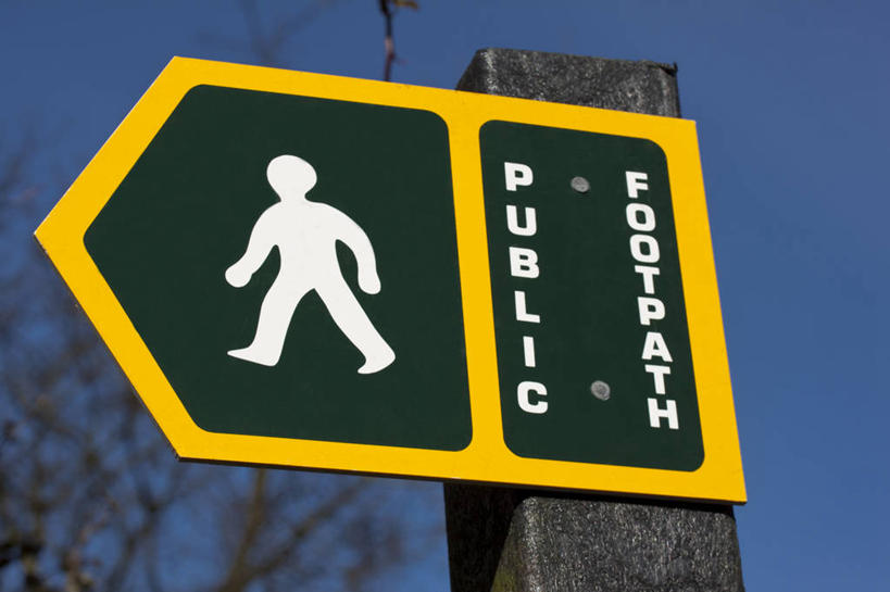 无人,横图,室外,白天,旅游,度假,人行横道,人行道,小路,娱乐,绿色,享受,休闲,放松,摄影,英文字母,人行横道线,方向标,大写字母,斑马线,彩图