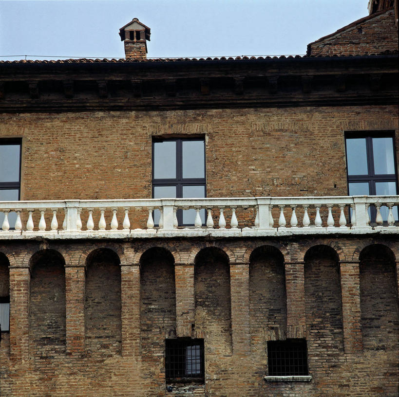 无人,栏杆,横图,方图,插画,室外,白天,数码,科技,窗户,阳台,建筑,意大利,阴影,网络,城堡,高光,几何,计算机图形,合成,图画,砖墙,画,电脑合成图,数码合成图,合成图,漫画,写实,具体,具象,费拉拉,彩图