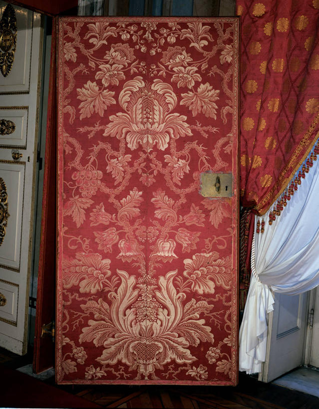 无人,竖图,插画,室内,白天,正面,数码,科技,窗帘,吊挂,悬挂,阴影,花纹,网络,高光,几何,计算机图形,挂,合成,图画,画,工艺品,电脑合成图,数码合成图,合成图,漫画,意大利文化,巴洛克风格,写实,具体,具象,洛可可风格,式样,美术工艺,挂毯,设计,彩图