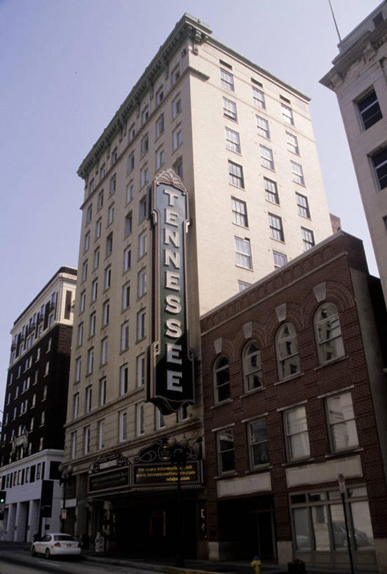 无人,竖图,室外,白天,仰视,建筑,指示牌,日光,美国,标志,文字,历史,标识,现代,摄影,北美,北美洲,美洲,田纳西州,北亚美利加洲,亚美利加洲,田纳西,志愿之州,诺克斯县,彩图,低角度拍摄,县治,诺克斯维尔,美利坚合众国